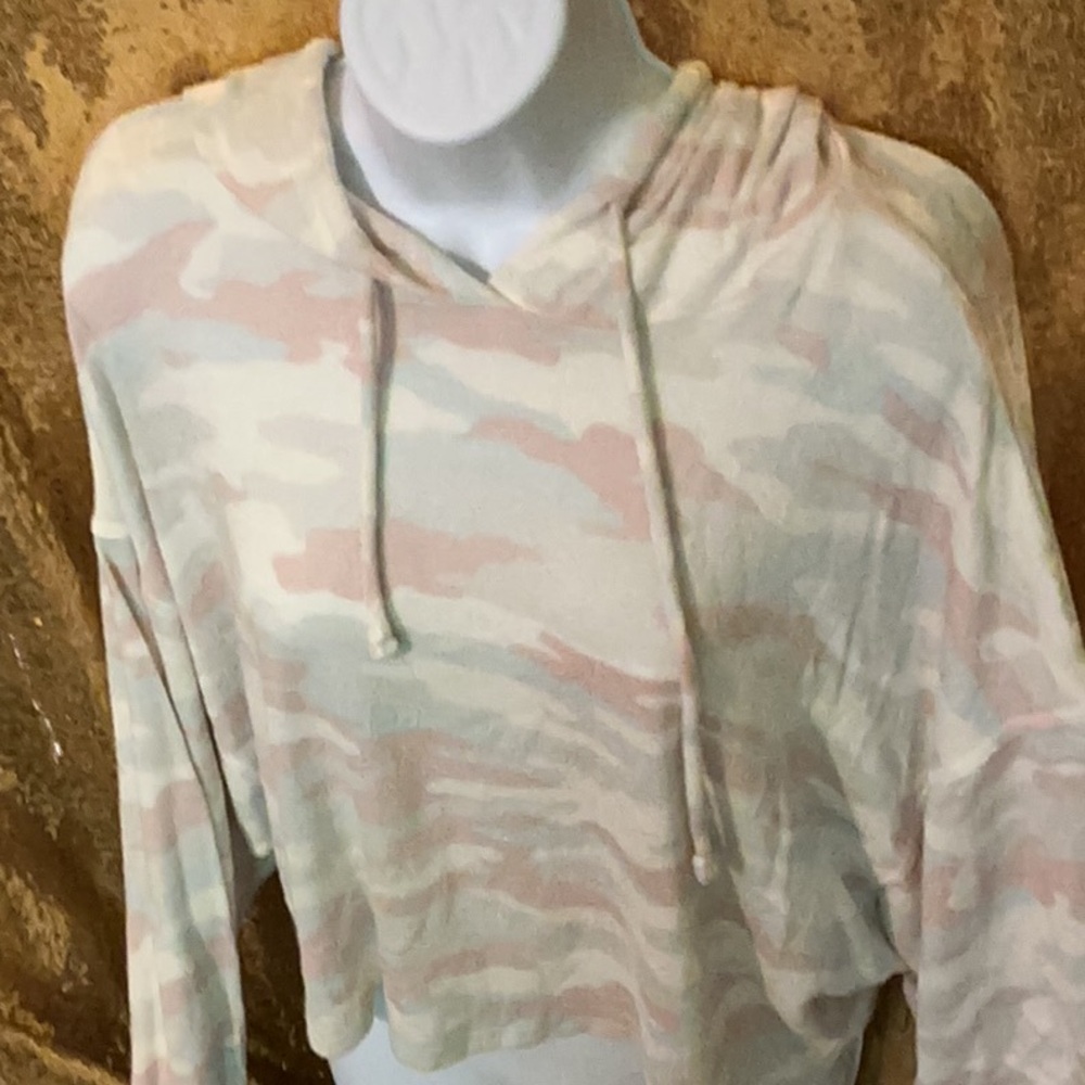 Light Pink Camouflage Hooded Women's Top